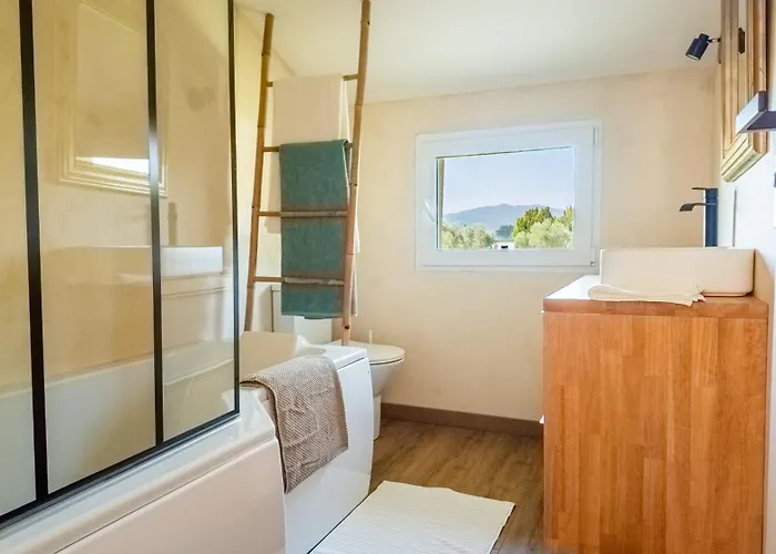 Avec Piscine Quatre Murs Et Un Toit 耶尔